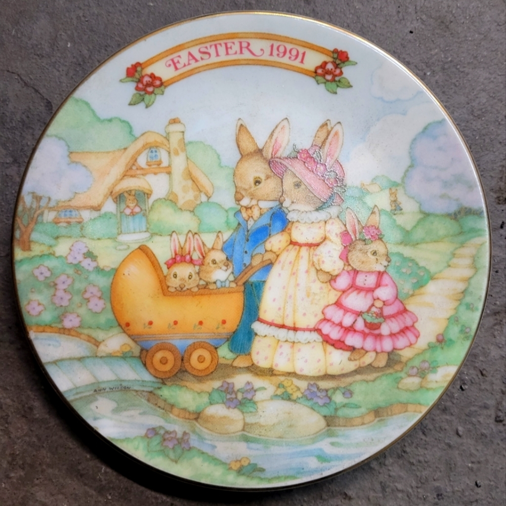 Avon 1991 "Springtime Stroll' Collectors Plate